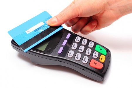 depositphotos_65508357-stock-photo-hand-of-woman-paying-with.jpg depositphotos_65508357-stock-photo-hand-of-woman-paying-with.jpg